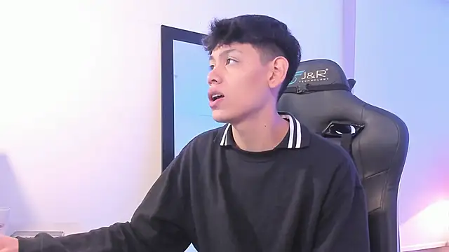 Snapshot of zeus_blaze chatting on 09.11.25 zeus blaze online show from 09.11.25