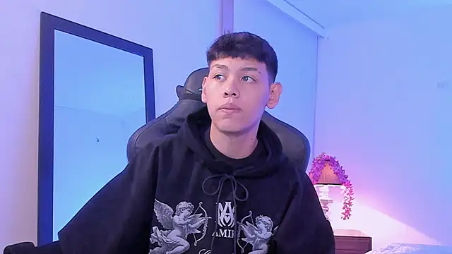 Snapshot of zeus_blaze chatting on 09.15.25 zeus blaze online show from 09.15.25