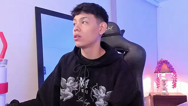 Snapshot of zeus_blaze chatting on 09.16.25 zeus blaze online show from 09.16.25