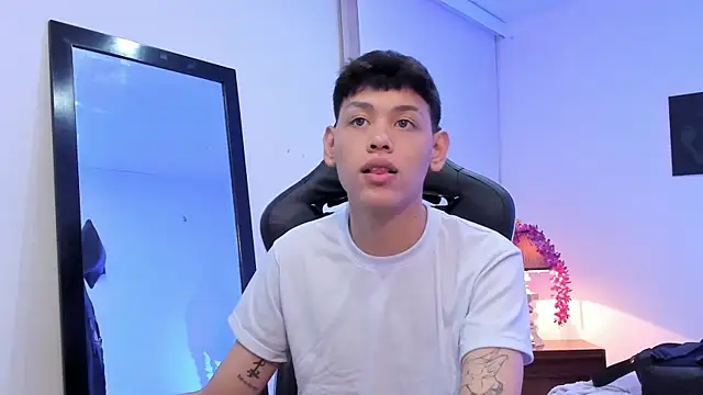 Snapshot of zeus_blaze chatting on 09.18.25 zeus blaze online show from 09.18.25