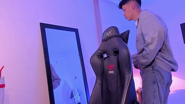 Snapshot of zeus_blaze chatting on 09.27.25 zeus blaze online show from 09.27.25