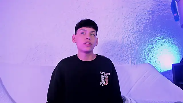 Snapshot of zeus_blaze chatting on 09.30.25 zeus blaze online show from 09.30.25