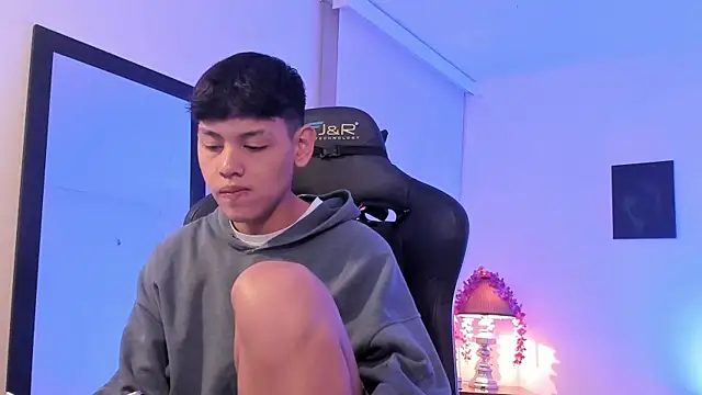 Snapshot of zeus_blaze chatting on 10.01.25 zeus blaze online show from 10.01.25