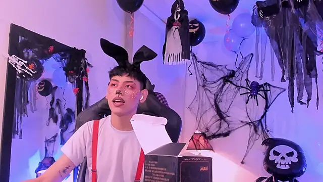 Snapshot of zeus_blaze chatting on 10.09.25 zeus blaze online show from 10.09.25