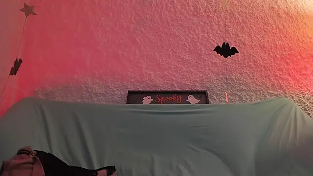 Snapshot of zeus_blaze chatting on 10.25.25 zeus blaze online show from 10.25.25