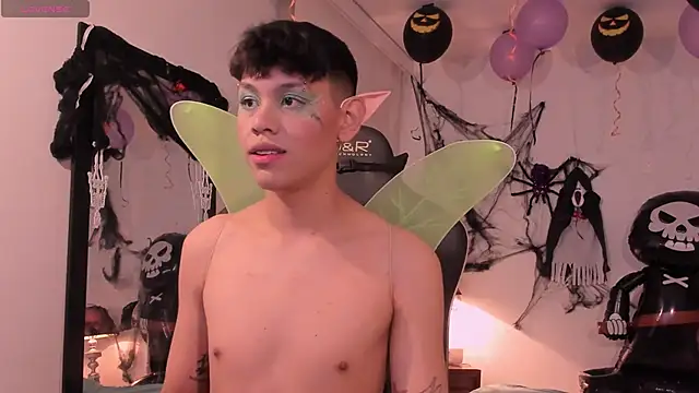 Snapshot of zeus_blaze chatting on 10.28.25 zeus blaze online show from 10.28.25