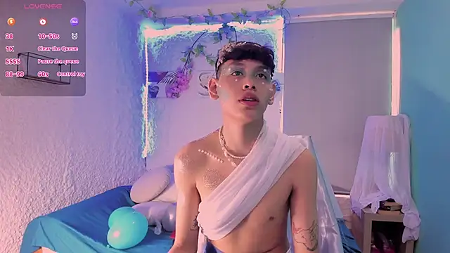 Snapshot of zeus_blaze chatting on 10.31.25 zeus blaze online show from 10.31.25