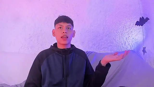 Snapshot of zeus_blaze chatting on 11.06.25 zeus blaze online show from 11.06.25