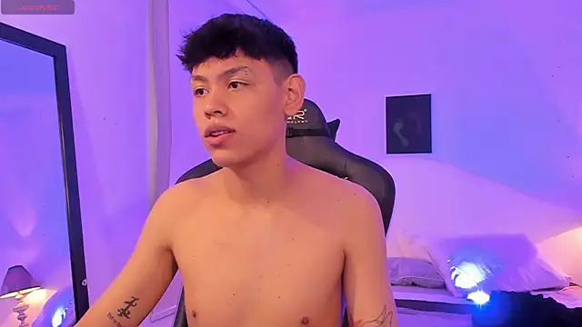 Snapshot of zeus_blaze chatting on 11.10.25 zeus blaze online show from 11.10.25