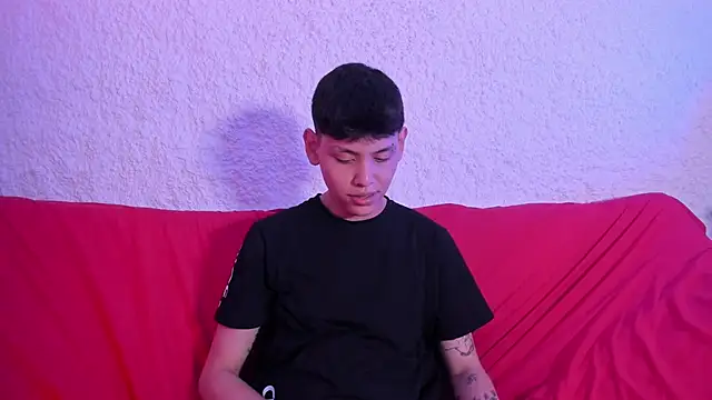 Snapshot of zeus_blaze chatting on 11.11.25 zeus blaze online show from 11.11.25