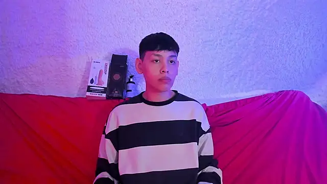 Snapshot of zeus_blaze chatting on 11.12.25 zeus blaze online show from 11.12.25