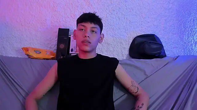 Snapshot of zeus_blaze chatting on 11.14.25 zeus blaze online show from 11.14.25