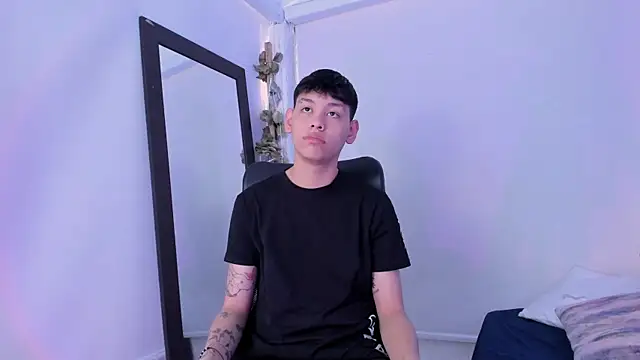 Snapshot of zeus_blaze chatting on 11.15.25 zeus blaze online show from 11.15.25