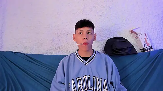 Snapshot of zeus_blaze chatting on 11.19.25 zeus blaze online show from 11.19.25