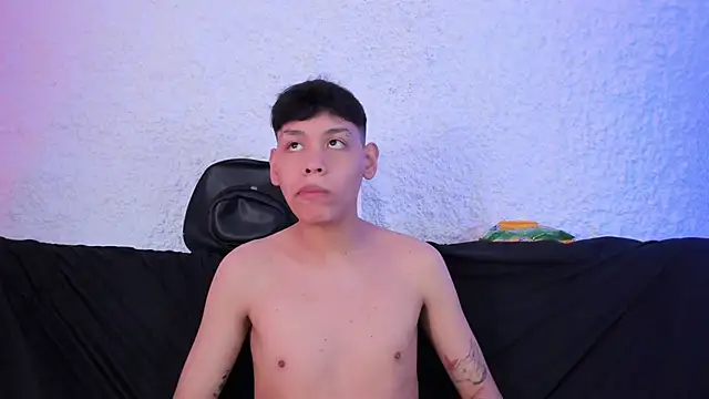 Snapshot of zeus_blaze chatting on 11.20.25 zeus blaze online show from 11.20.25