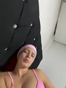 Snapshot of Mia_jhoonson chatting on 11.10.25 Mia jhoonson online show from 11.10.25