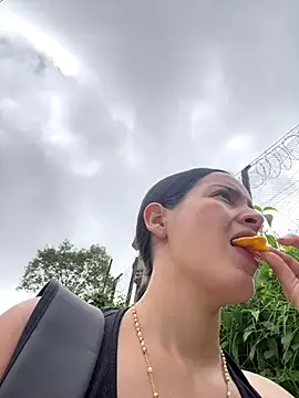 Snapshot of Mia_jhoonson chatting on 11.20.25 Mia jhoonson online show from 11.20.25