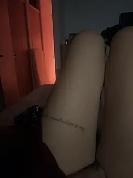 Snapshot of prayingtothesky chatting on 09.10.25 prayingtothesky online show from 09.10.25