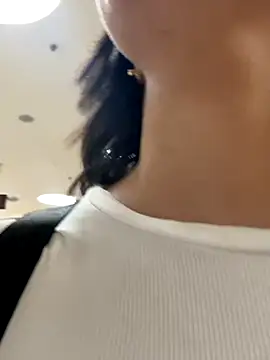 Snapshot of Adry_Bach_ chatting on 11.23.25 Adry Bach online show from 11.23.25