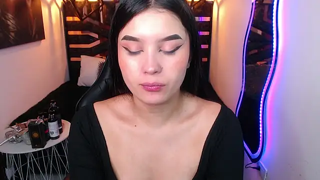 Natalie loffreda online show from 04.17.26