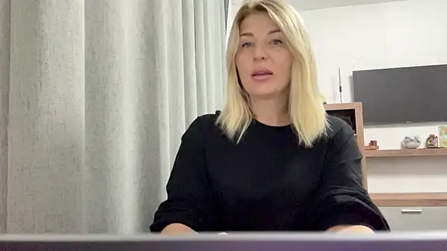 Snapshot of Blondie_xoxoxo chatting on 09.09.25 Blondie xoxoxo online show from 09.09.25