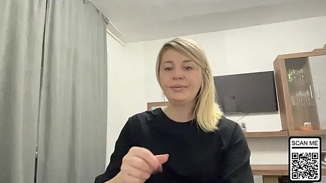 Snapshot of Blondie_xoxoxo chatting on 10.08.25 Blondie xoxoxo online show from 10.08.25