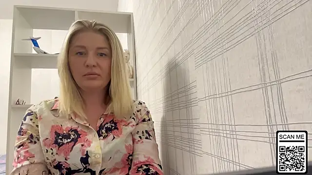 Blondie xoxoxo online show from 10.20.25