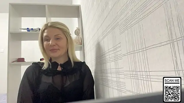 Blondie xoxoxo online show from 10.24.25