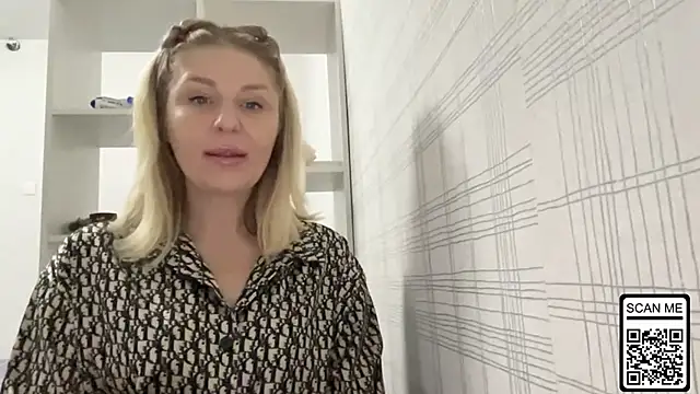 Blondie xoxoxo online show from 11.13.25