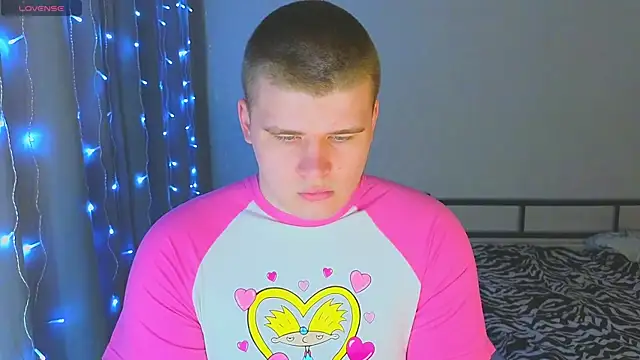 Snapshot of kittenmurr chatting on 12.15.25 kittenmurr online show from 12.15.25