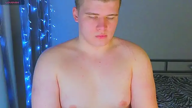 Snapshot of kittenmurr chatting on 12.17.25 kittenmurr online show from 12.17.25