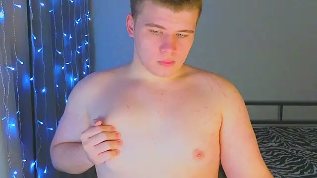 Snapshot of kittenmurr chatting on 12.21.25 kittenmurr online show from 12.21.25