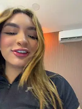 Snapshot of jenn_fit chatting on 05.16.26 jenn fit online show from 05.16.26