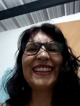 Snapshot of swity_foster chatting on 12.18.25 swity foster online show from 12.18.25