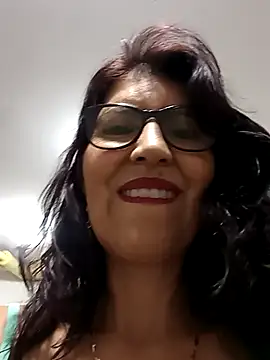 Snapshot of swity_foster chatting on 12.23.25 swity foster online show from 12.23.25