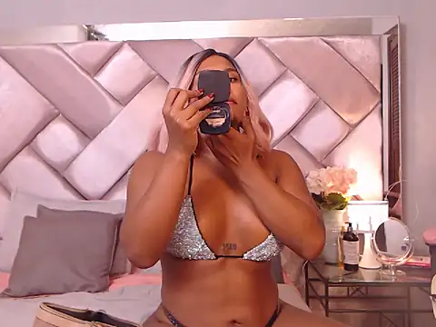 Snapshot of Ashleyroberst chatting on 11.06.25 Ashleyroberst online show from 11.06.25