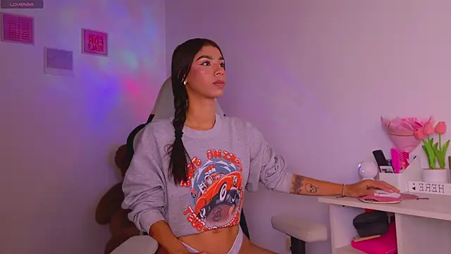 BrunetteAdams001 online show from 01.17.26