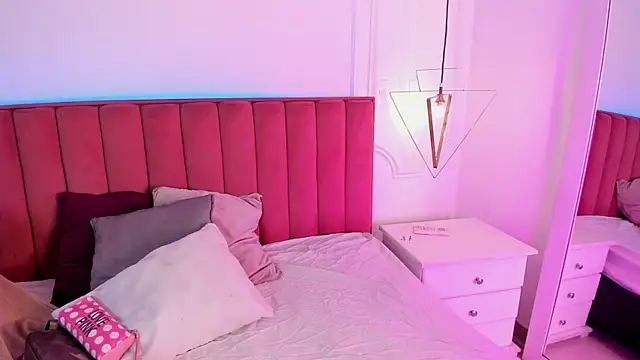 Tessa Sinclaire online show from 04.17.26