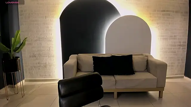 Snapshot of LizzCooper chatting on 09.10.25 LizzCooper online show from 09.10.25