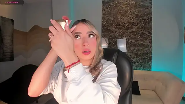 Snapshot of LizzCooper chatting on 11.14.25 LizzCooper online show from 11.14.25