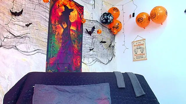 Vero Temptation online show from 10.28.25