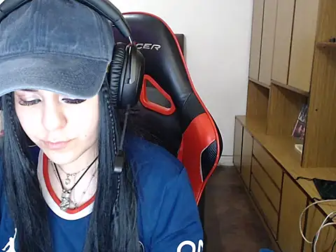 Snapshot of bluegoddessstoned chatting on 09.18.25 bluegoddessstoned online show from 09.18.25