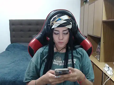 Snapshot of bluegoddessstoned chatting on 12.16.25 bluegoddessstoned online show from 12.16.25