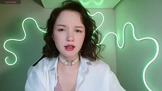 Snapshot of DemiWildcat chatting on 10.17.25 DemiWildcat online show from 10.17.25