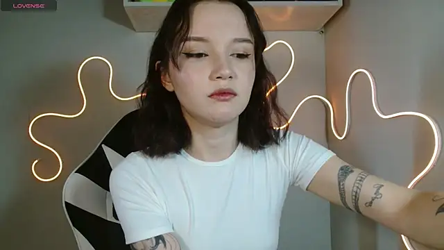 Snapshot of DemiWildcat chatting on 10.26.25 DemiWildcat online show from 10.26.25