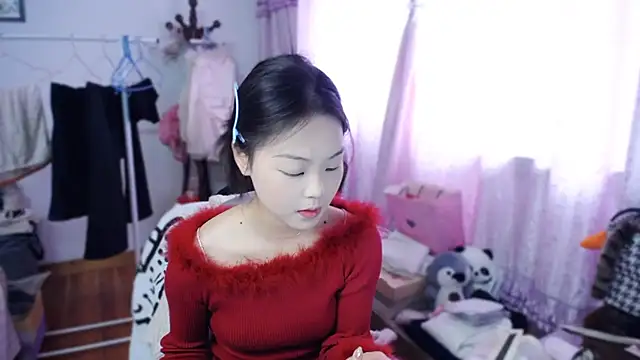 Snapshot of yao-yao_ chatting on 12.20.25 yao-yao online show from 12.20.25