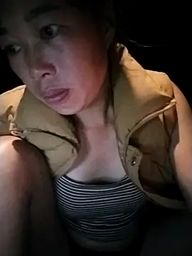 MayLyy online show from 10.07.25