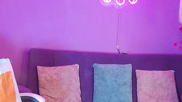 Maylu Fox online show from 01.11.26