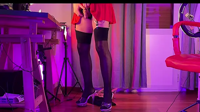 Snapshot of utopia2025 chatting on 10.20.25 utopia2025 online show from 10.20.25