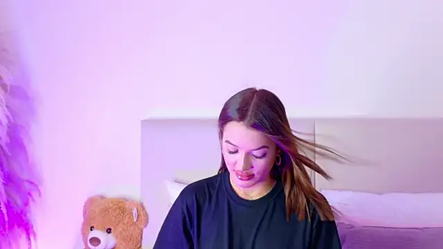 Bella-taylorr online show from 10.07.25